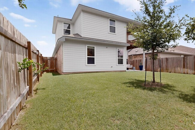 Building Photo - 1008 Summer Gln