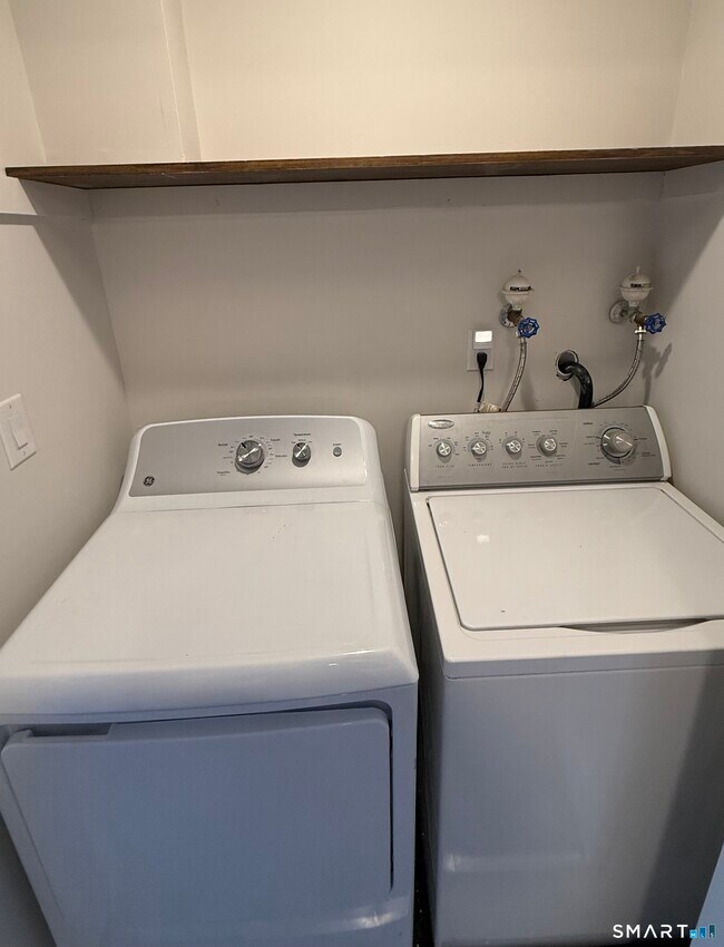 Building Photo - 7 Barrington Dr