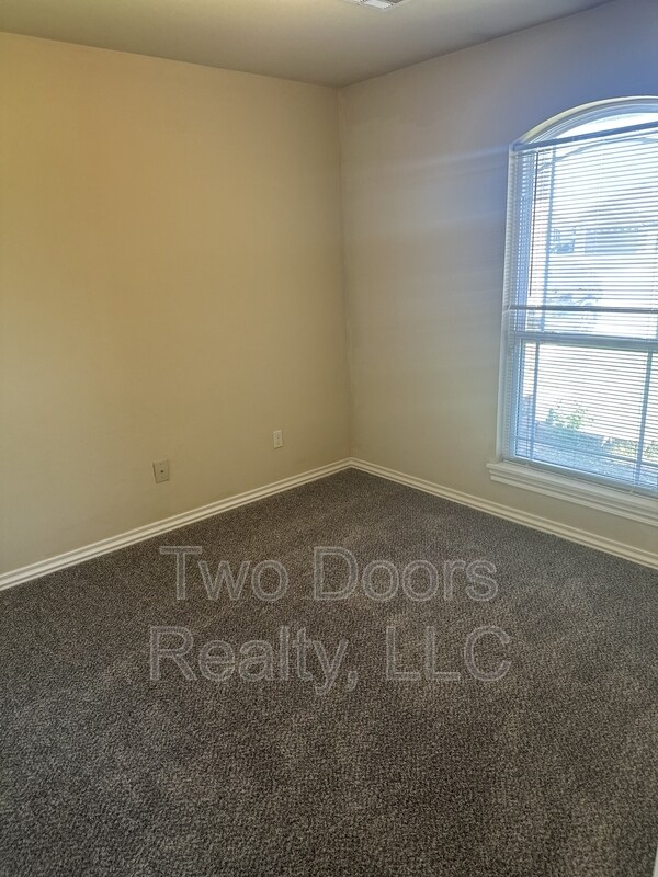 Building Photo - 8113 Waters Edge Way