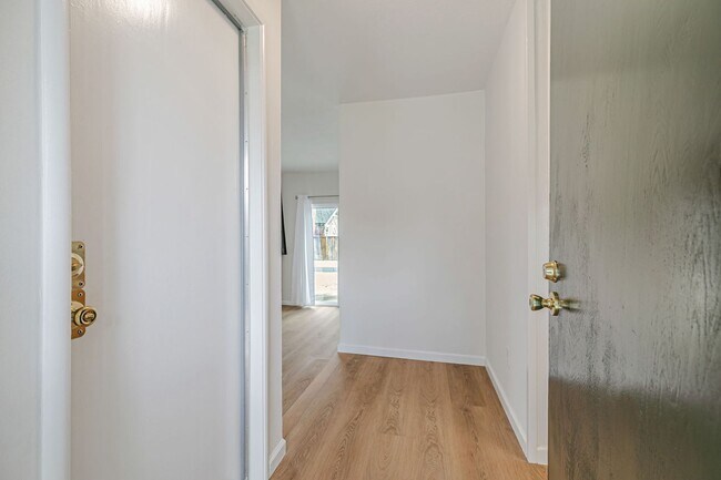 Building Photo - Cambrian Park Home Near Top Schools & Park...