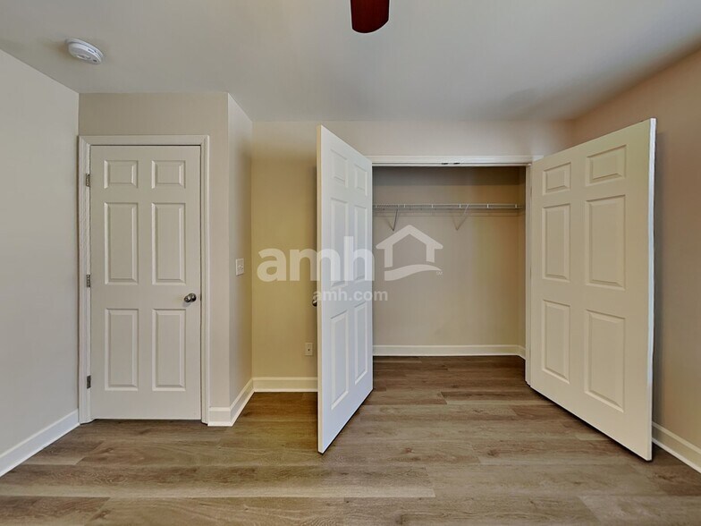 Building Photo - 140 Abbey Rd