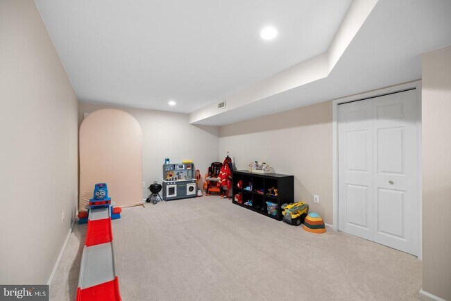 Building Photo - 46568 Hampshire Station Dr
