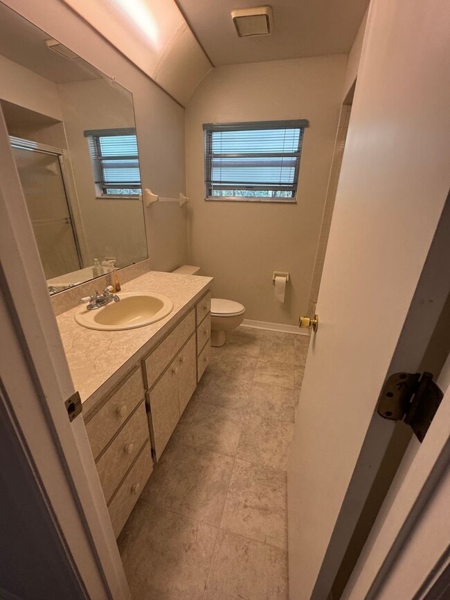 Building Photo - Spacious 3BR/2BA Home in Rainbow Acres – L...