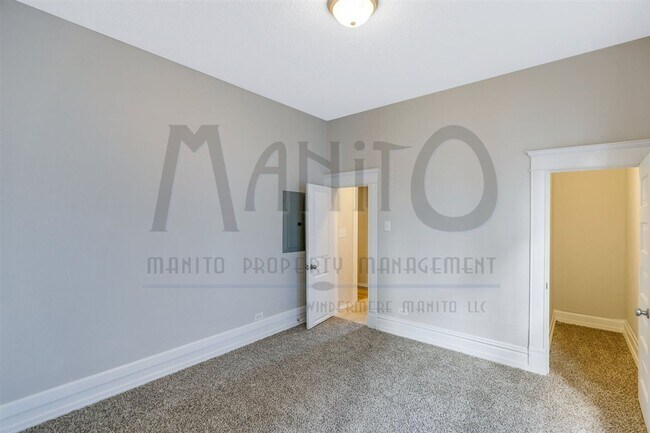 Building Photo - Charming home blocks from Kendall Yards