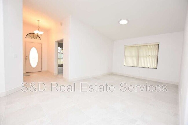 Building Photo - 2235 Silver Re Dr