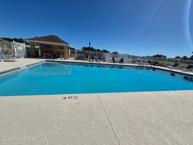 Building Photo - 2365 Bayhill Dr