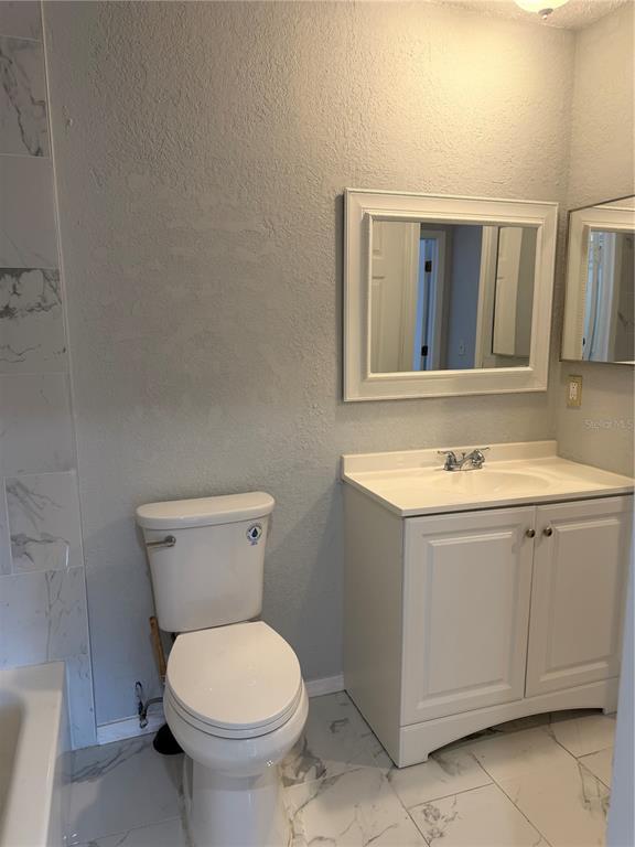 Building Photo - 3956 Versailles Dr