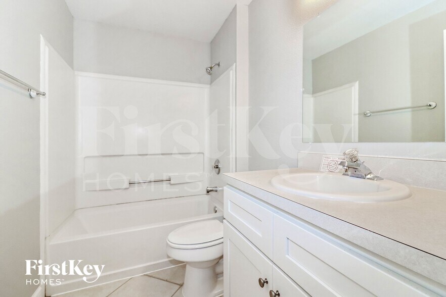 Building Photo - 12025 Larson Ln