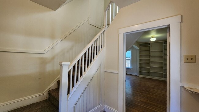 Building Photo - South Hill Home!! Available Now!