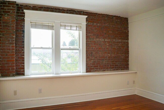 Building Photo - 1008 N Killingsworth St