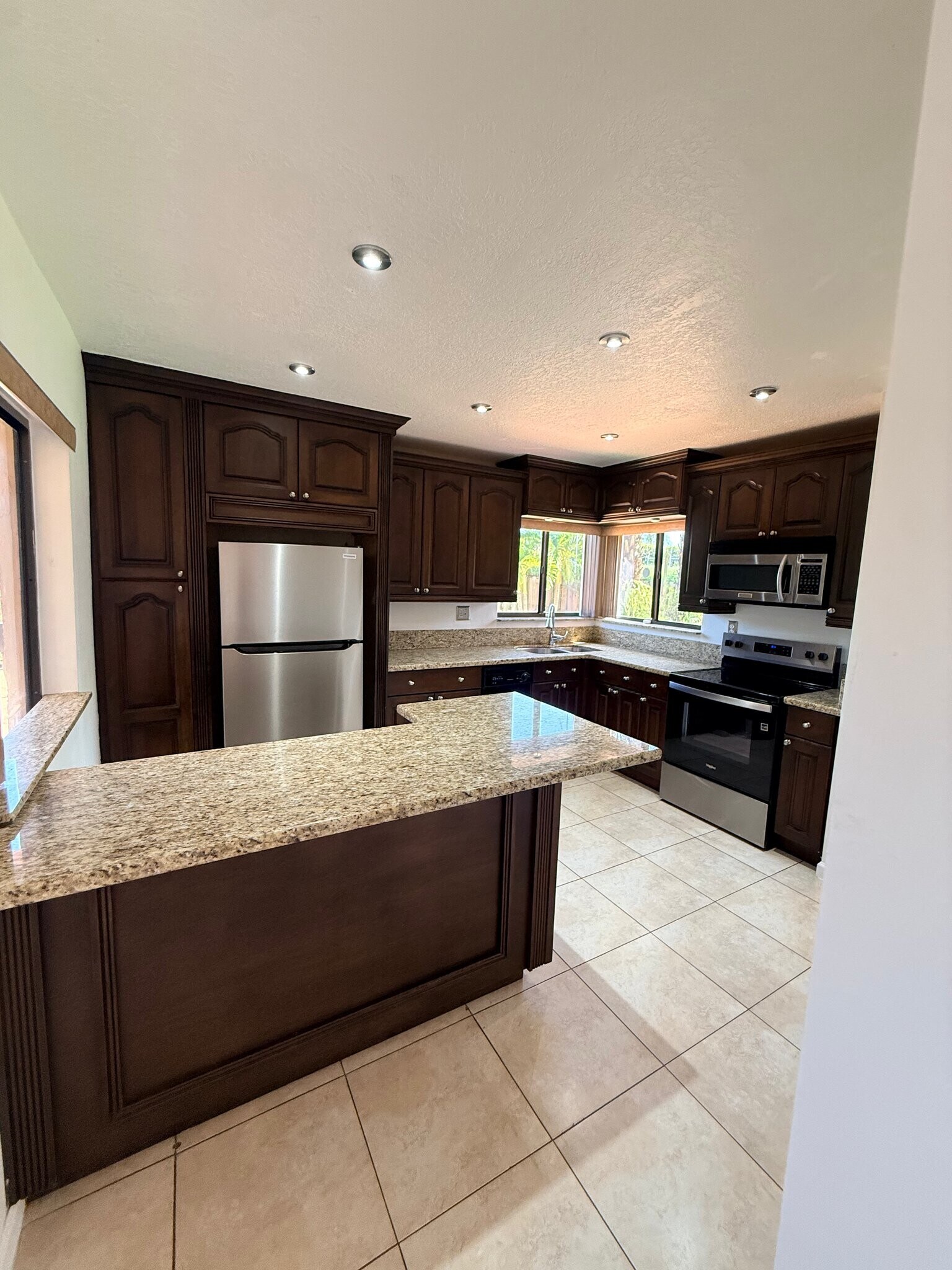 Building Photo - 9645 SW 148th Pl