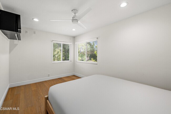 Building Photo - 1408 N View Dr