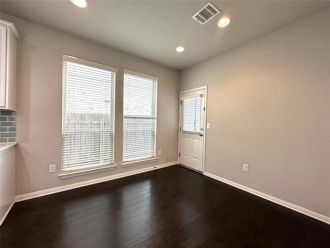 Building Photo - 3240 E Whitestone Blvd