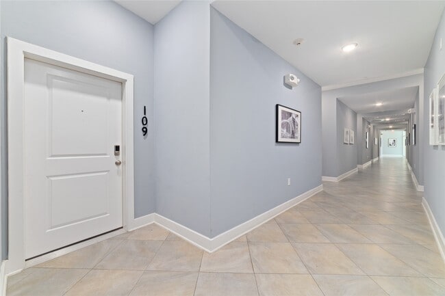 Building Photo - 1011 Studemont St