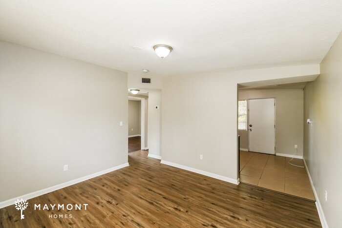 Building Photo - 10406 Pinehurst Dr