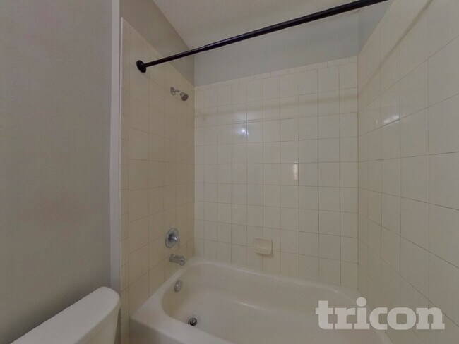 Building Photo - 4925 Rockvale Dr