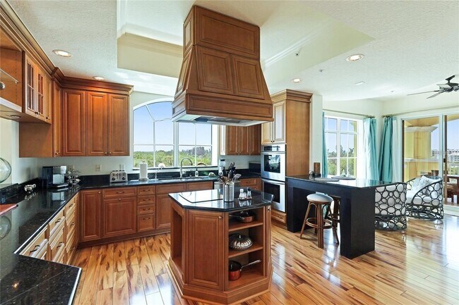 Building Photo - 1308 Old Stickney Point Rd