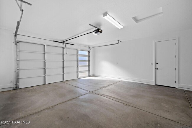 Building Photo - 5992 Finch Pl