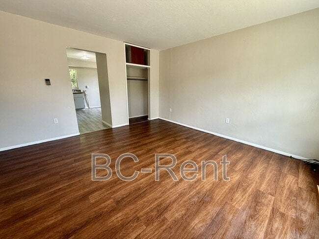 Building Photo - 124 Edgewood Cir
