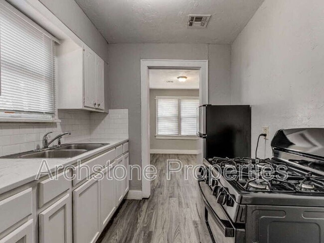 Building Photo - 4409 N Military Ave