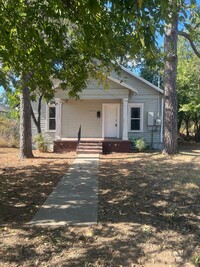 Building Photo - East Waco, Corner lot, Large backyard