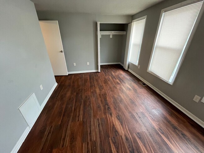 Building Photo - Spacious 3-Bedroom Townhome – Newly Renovated & Move-In Ready! ** VOUCHER HOLDERS ONLY**