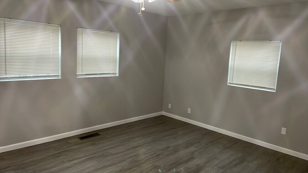 Building Photo - 3119 Pioneer Ave