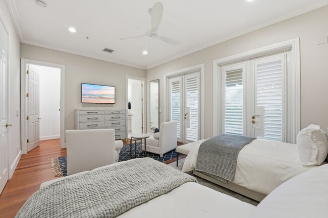 Building Photo - 921 Osceola Dr