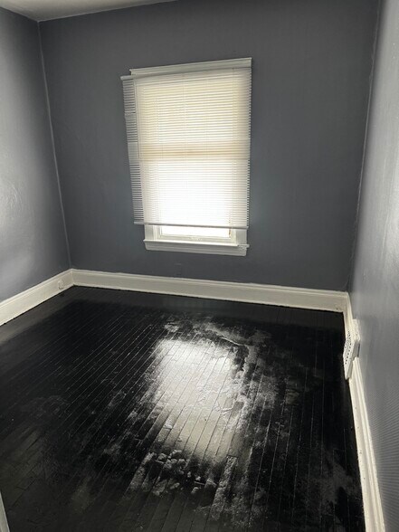 Building Photo - 9813 Manor Ave