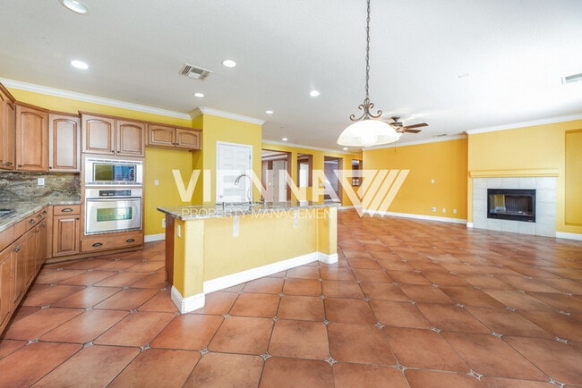 Building Photo - 1311 Green Ravine Dr
