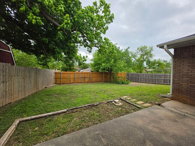 Building Photo - Cute 4 bedroom home in Shawnee