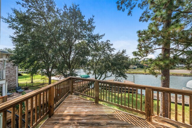 Building Photo - 3203 Poe Dr