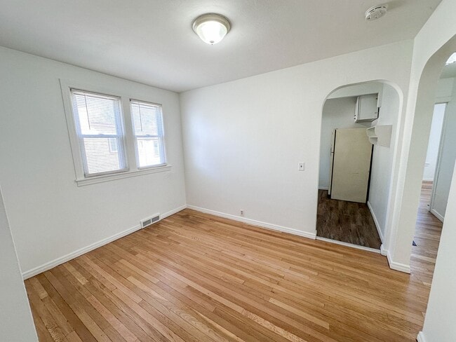 Building Photo - 703 Spencer St NE