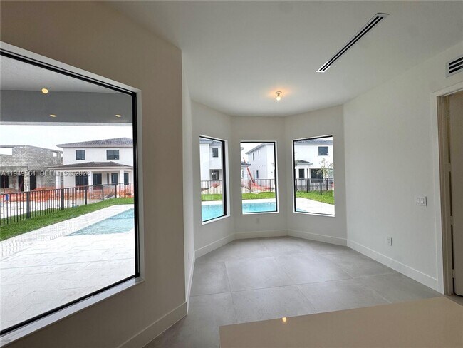 Building Photo - 19749 NE 16th Pl