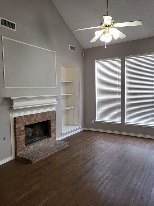 Building Photo - 6411 Clear Pool Dr