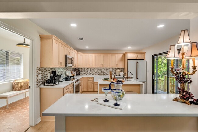 Building Photo - Stunning Renovated 3BD/2BA Home for Rent o...