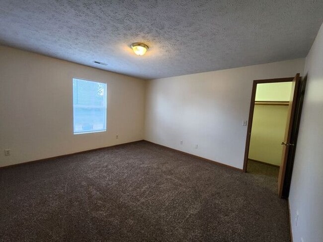 Building Photo - 2 BR Upper Apartment - Pets Welcome!
