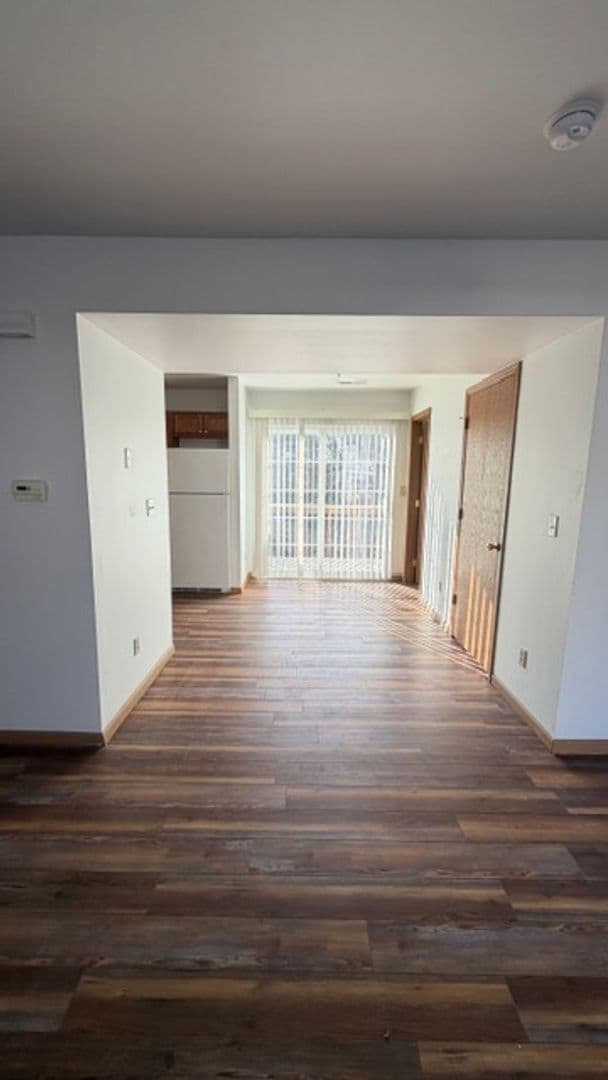 Building Photo - 696 James St