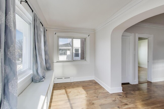 Building Photo - 620 Elgin Ave