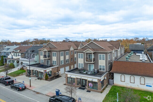 Building Photo - Lofts @ 1685