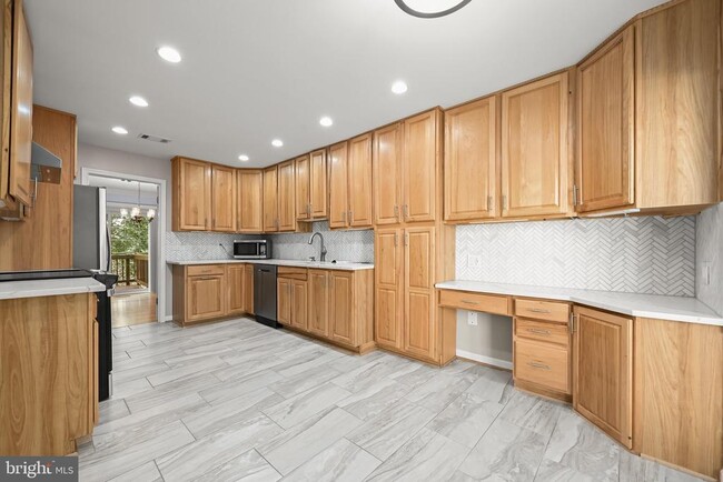 Building Photo - 25 Tivoli Lake Ct