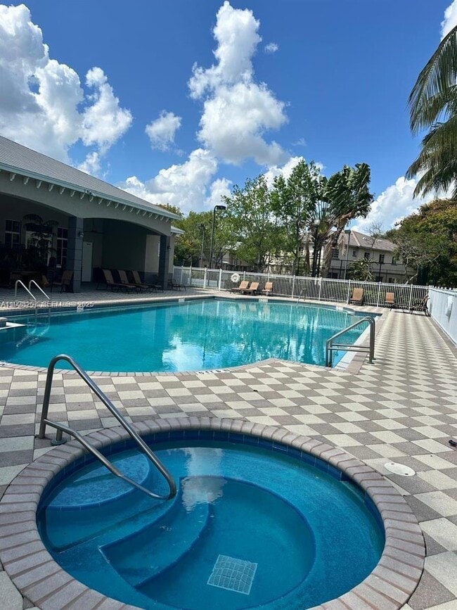 Building Photo - 2002 Freeport Dr