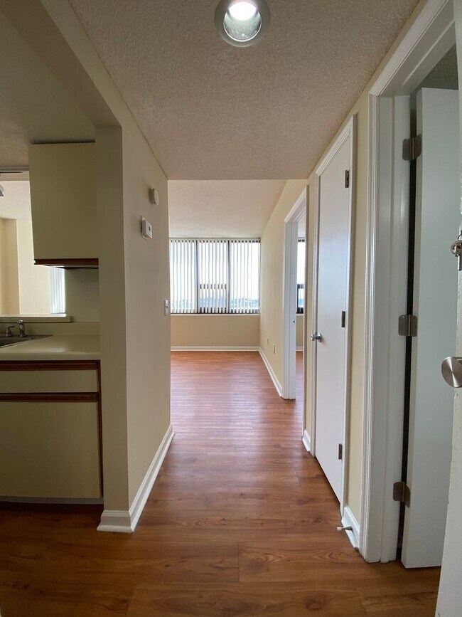 Building Photo - wh601