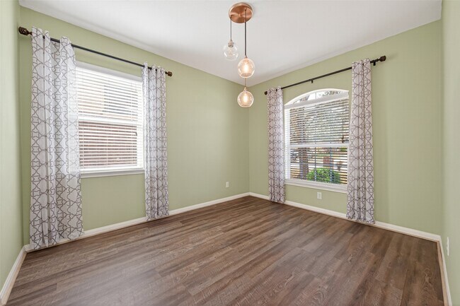 Building Photo - 30914 W Lost Creek Blvd