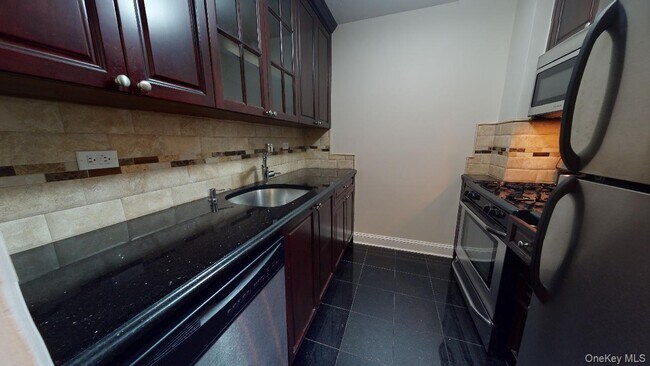 Building Photo - 69-45 108th St