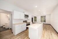 Building Photo - Remodeled 3 Bedroom 2 Bathroom Home!