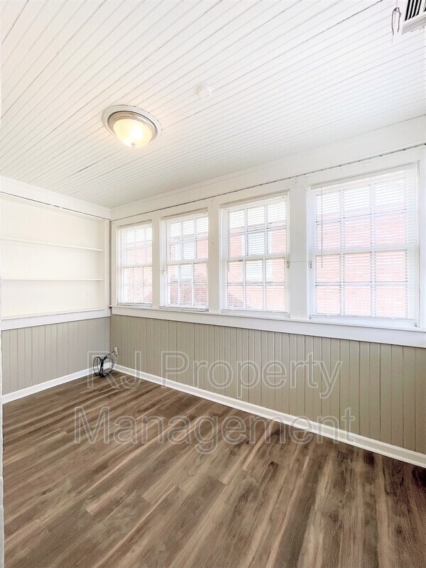 Building Photo - 1639 Shadowlawn Blvd