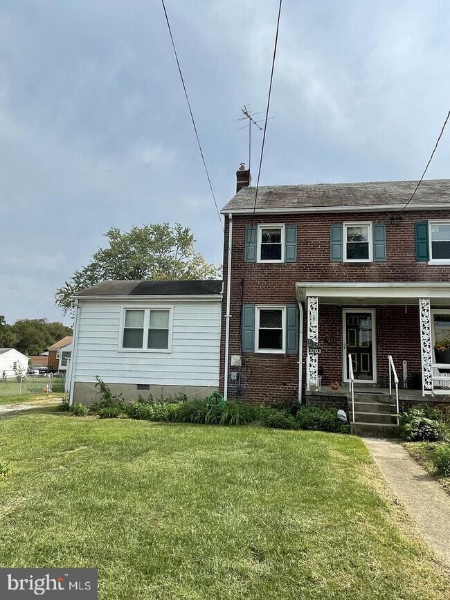 Primary Photo - 3203 Sycamore Ln