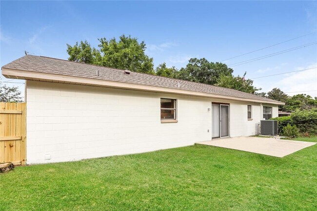 Building Photo - 302 N Miller Rd
