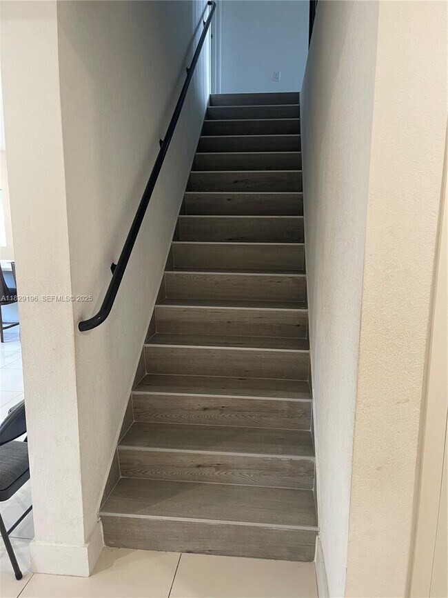 Building Photo - 254 NW 11th Ct